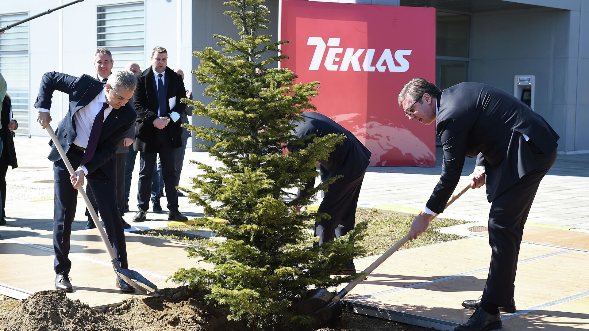 Турска компанија „Теклас аутомотив“ отворила је данас нову фабрику ауто-делова у Врању, у присуству председника Србије Александра Вучића - Sputnik Србија, 1920, 14.03.2022