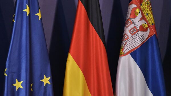 Заставе ЕУ, Немачке и Србије - Sputnik Србија