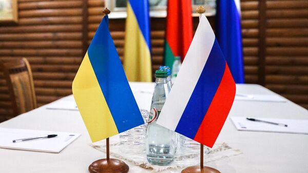 Zastavice Rusije i Ukrajine - Sputnik Srbija