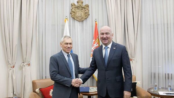 Министар у Влади Србије и председник Међувладиног комитета за сарадњу са Русијом Ненад Поповић састао се са амбасадором Русије у Србији Александром Боцан-Харченком - Sputnik Србија