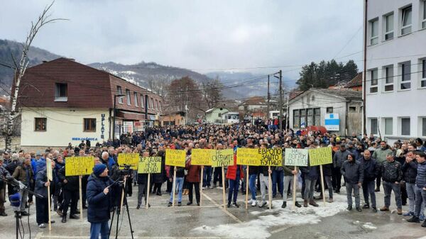 Протест мештана Штрпца  - Sputnik Србија