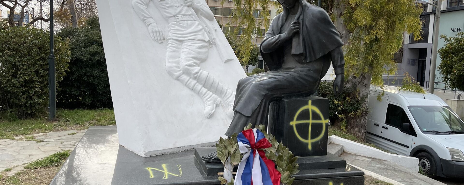 Споменик Совјетским војницима који су пали за слободу и независност Грчке очишћен након што су га оскрнавили - Sputnik Србија, 1920, 20.03.2022