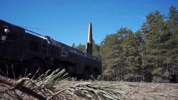 Raketni sistem Iskander tokom gađanja objekata vojne infrastrukture Oružanih snaga Ukrajine - Sputnik Srbija