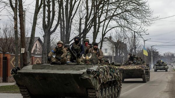 Украјински војници на тенковима у Бучи - Sputnik Србија
