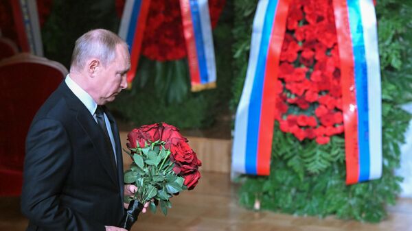 Ruski predsednik Vladimir Putin oprostio se od Vladimira Žirinovskog - Sputnik Srbija