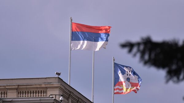 Zastava Srbije i grada Beograda na zgradi Skupštine grada Beograda - Sputnik Srbija
