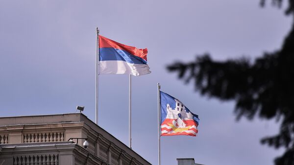 Zastava Srbije i grada Beograda na zgradi Skupštine grada Beograda - Sputnik Srbija