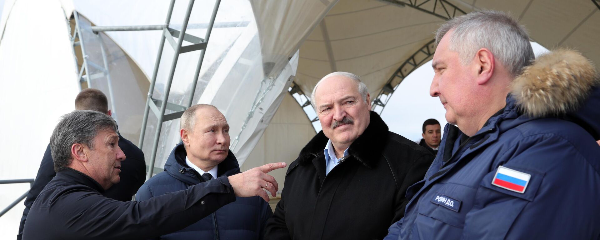 Predsednik Rusije Vladimir Putin, predsednik Belorusije Aleksandar Lukašenko i generalni direktor Roskosmosa Dmitrij Rogozin na kosmodromu Vostočni - Sputnik Srbija, 1920, 12.04.2022