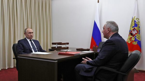 Ruski predsednik Vladimir Putin i šef Roskosmosa Dmitrij Rogozin - Sputnik Srbija