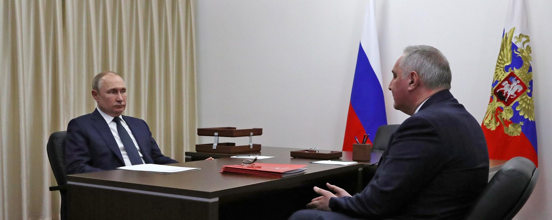 Ruski predsednik Vladimir Putin i šef Roskosmosa Dmitrij Rogozin - Sputnik Srbija, 1920, 14.04.2022