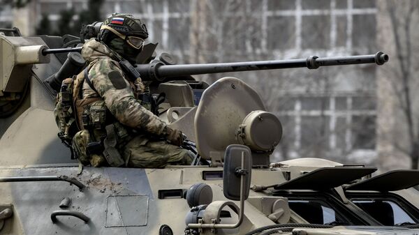 Ruski vojnik, oklopno vozilo BTR-82A  - Sputnik Srbija