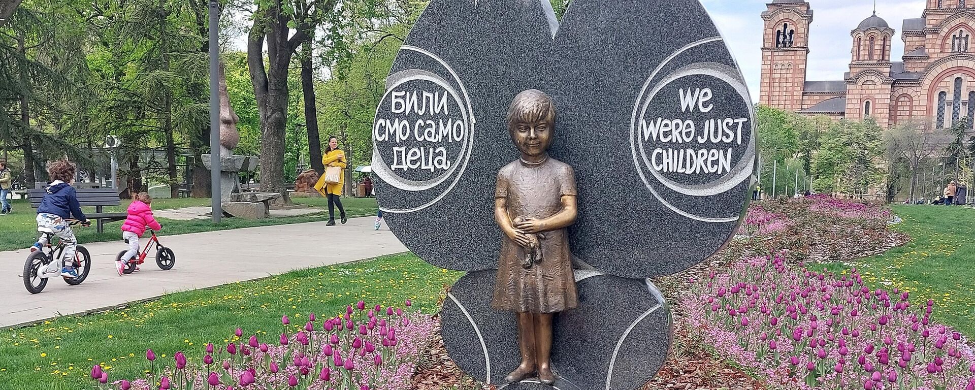 Споменик Милици Ракић, девојчици коју су убиле НАТО бомбе 1999. године - Sputnik Србија, 1920, 13.03.2023