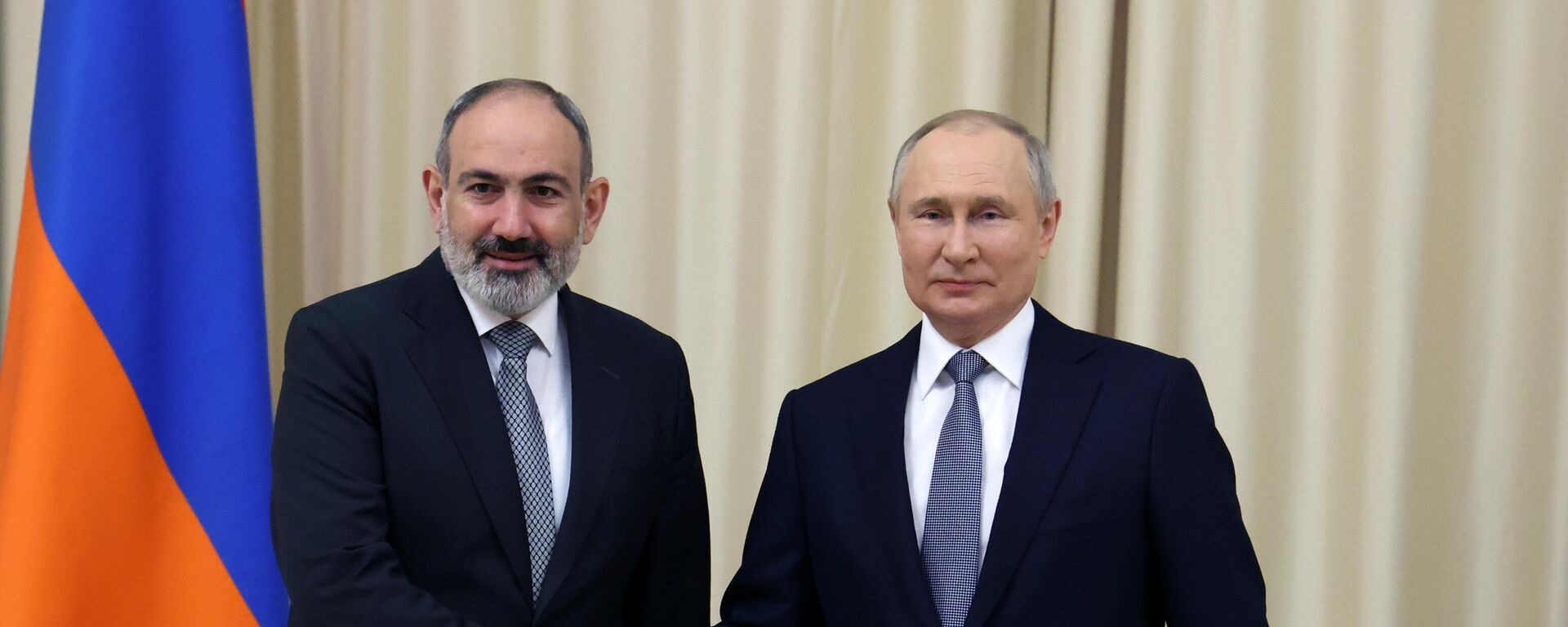 Председник Русије Владимир Путин и премијер Јерменије Никол Пашињан - Sputnik Србија, 1920, 01.04.2026