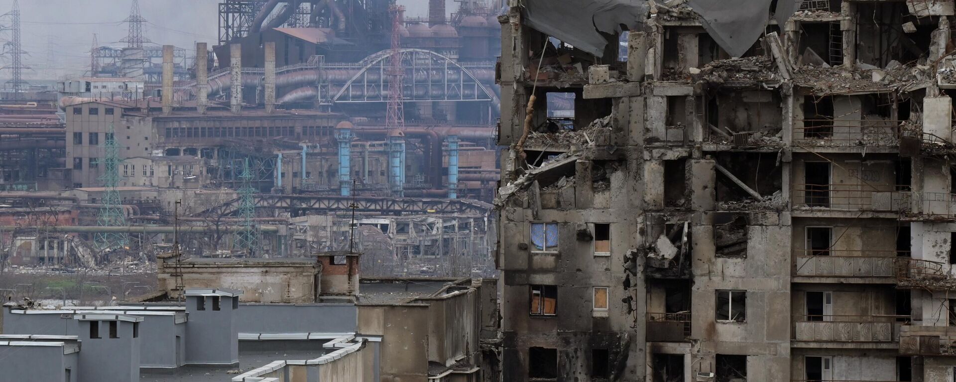 Уништена зграда у близини металуршког комбината Азовстаљ у Маријупољ - Sputnik Србија, 1920, 19.04.2022