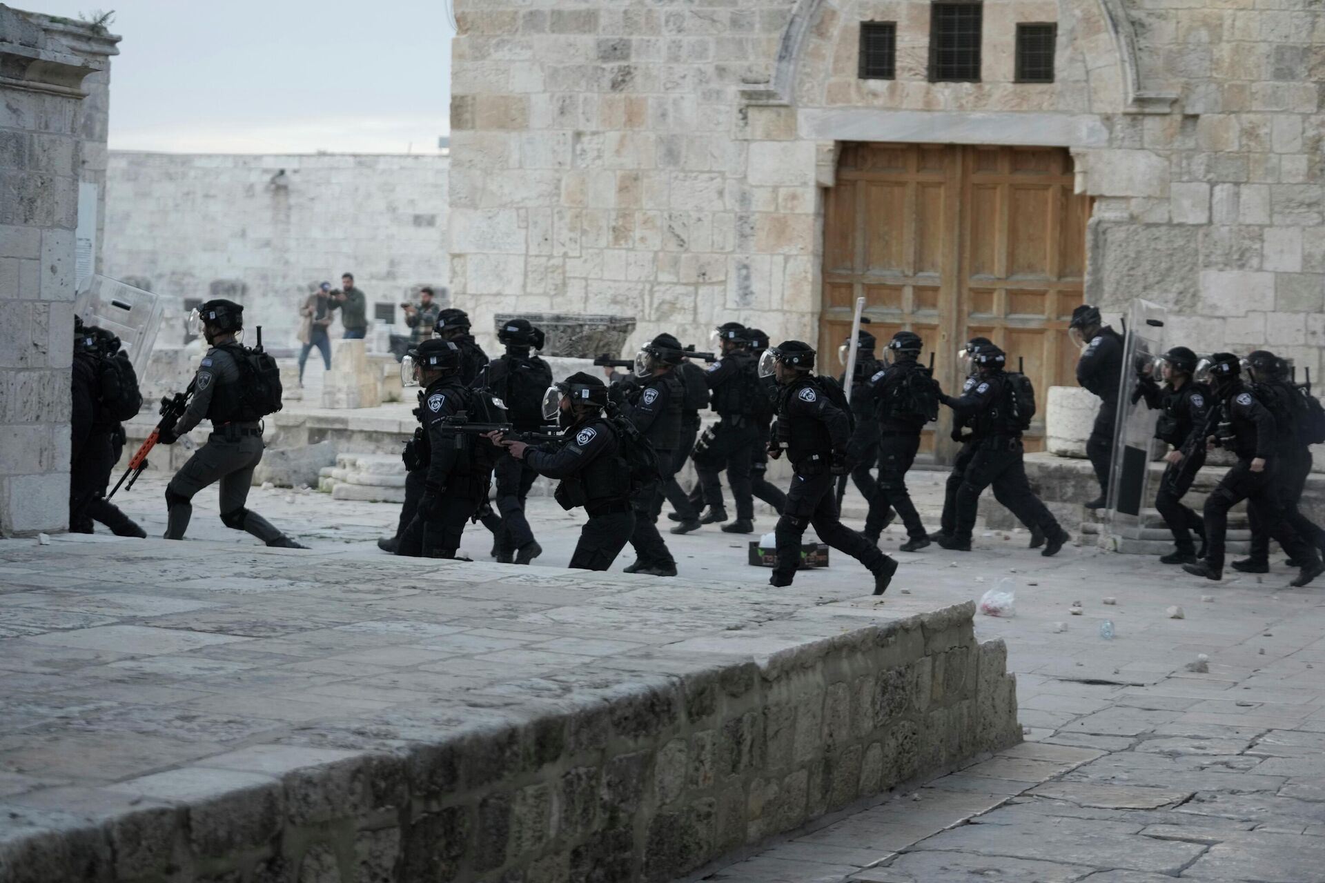 Сукоби израелске полиције и Палестинаца код џамије Ал Акса у Јерусалиму - Sputnik Србија, 1920, 22.04.2022