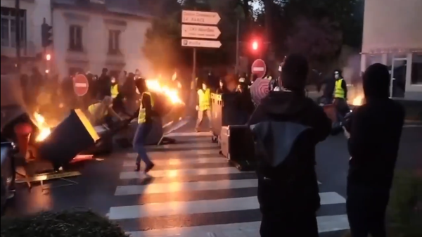 Protest u Parizu posle drugog kruga predsedničkih izbora u Francuskoj - Sputnik Srbija