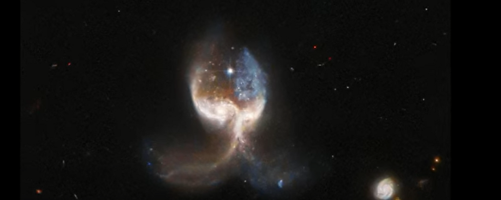 Пар галаксија званичне ознаке VV689 формирале су анђеоска крила  - Sputnik Србија, 1920, 25.04.2022