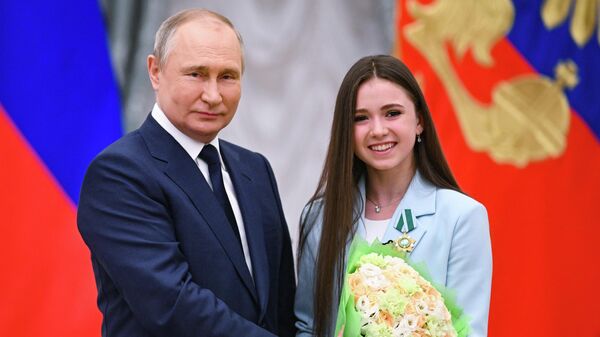 Vladimir Putin i Kamila Valijeva - Sputnik Srbija