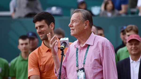 Đoković v Bologni počastil legendarnega Nikolo Pilića na Davisovem pokalu