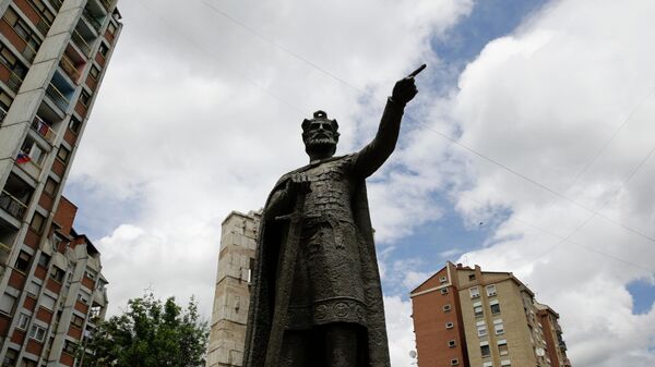 Младић у Северној Митровици приведен због натписа на мајици "Нема предаје"