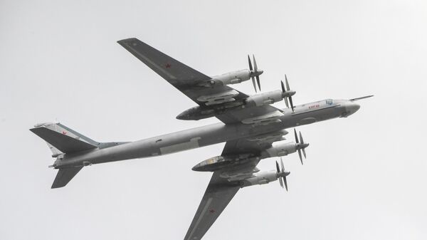 Стратешки бомбардери Ту-9МС на проби ваздушног дела параде победе  - Sputnik Србија