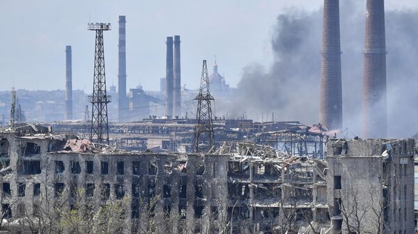 Порушене зграде на територији металуршког комбината Азовстаљ у Маријупољу - Sputnik Србија