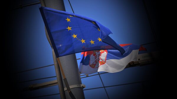 Zastave Srbije i EU - Sputnik Srbija