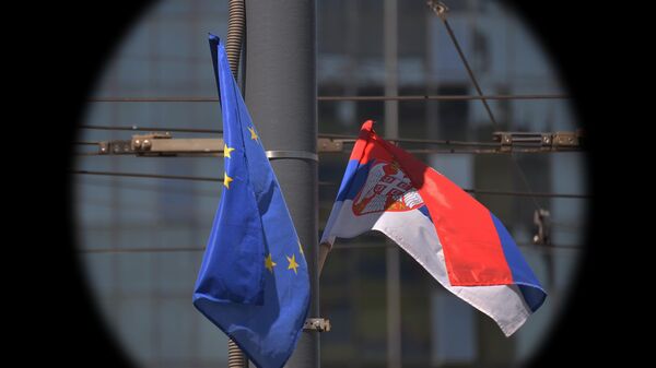 Zastave Srbije i EU - Sputnik Srbija