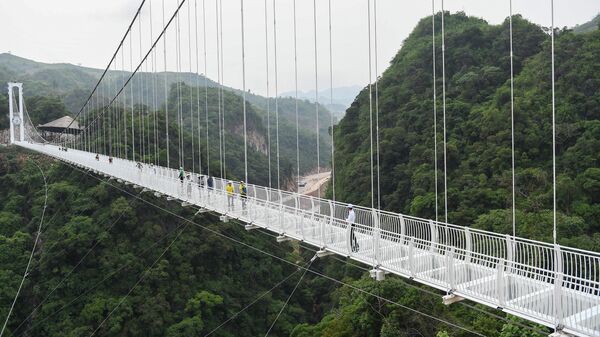 Стаклени мост у Вијетнаму, дугачак 632 метра - Sputnik Србија
