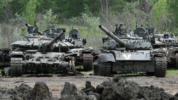 Руски тенкови током специјалне војне операције у Украјини - Sputnik Србија