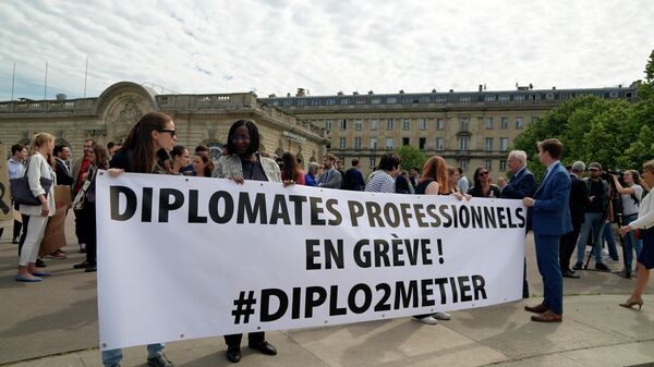 Protest diplomata u Parizu - Sputnik Srbija