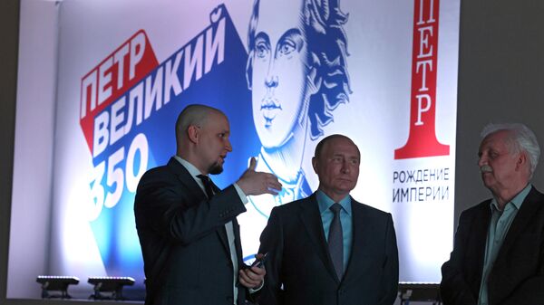 Prezident RF V. Putin posetil mulьtimediйnuю vыstavku Pёtr I. Roždenie imperii  - Sputnik Srbija