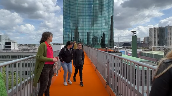 Ротердам добио пешачку стазу на крововима зграда  - Sputnik Србија