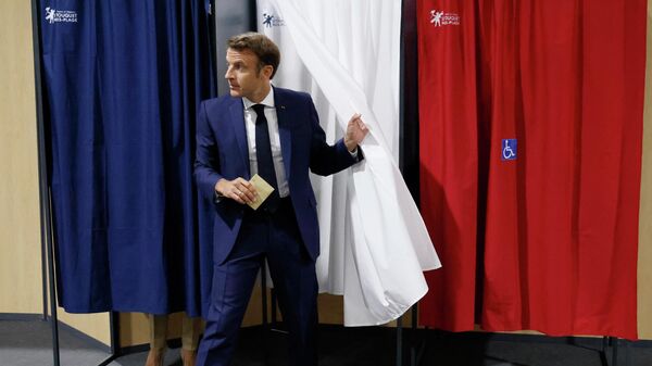 Emanuel Makron glasa na parlamentarnim izborima u Francuskoj - Sputnik Srbija