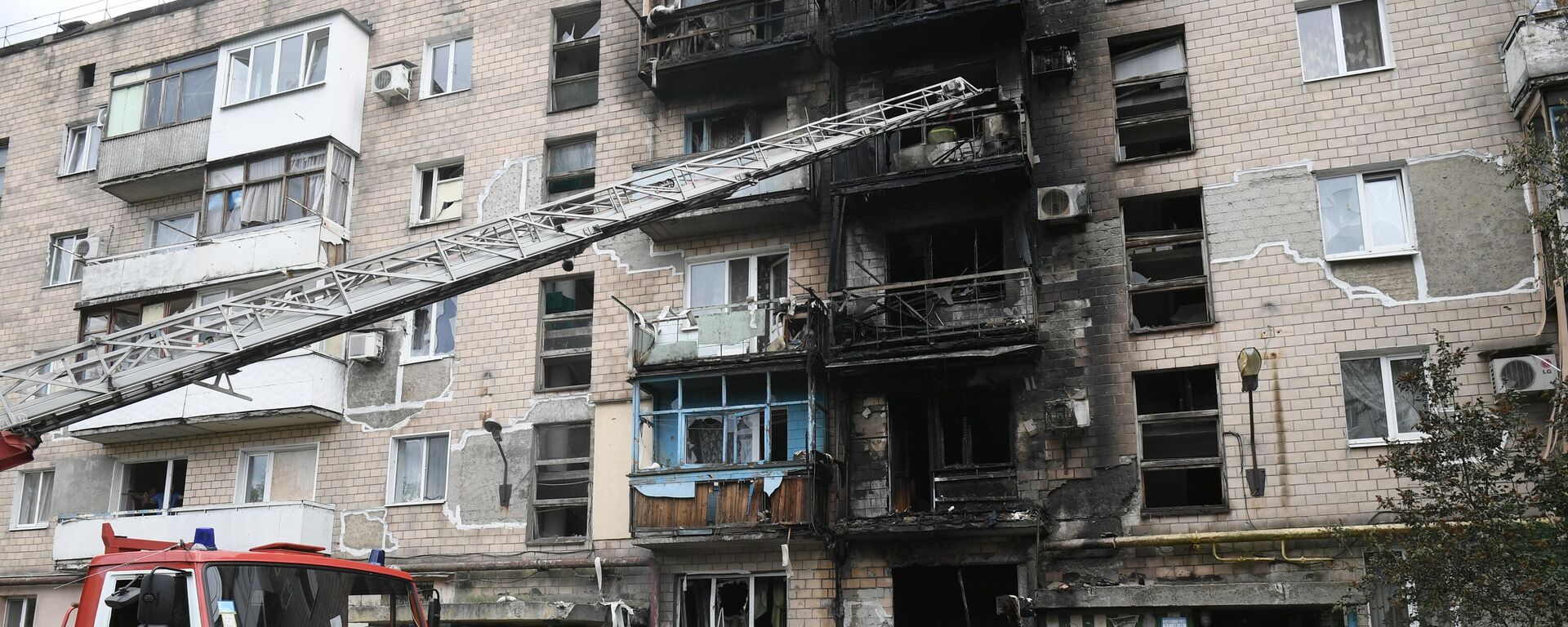 Стамбена зграда уништена у гранатирању Доњецка - Sputnik Србија, 1920, 13.06.2022