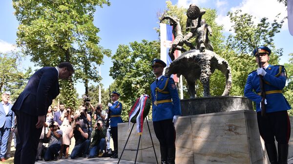 Vučić položio venac na Spomenik junacima sa Košara - Sputnik Srbija