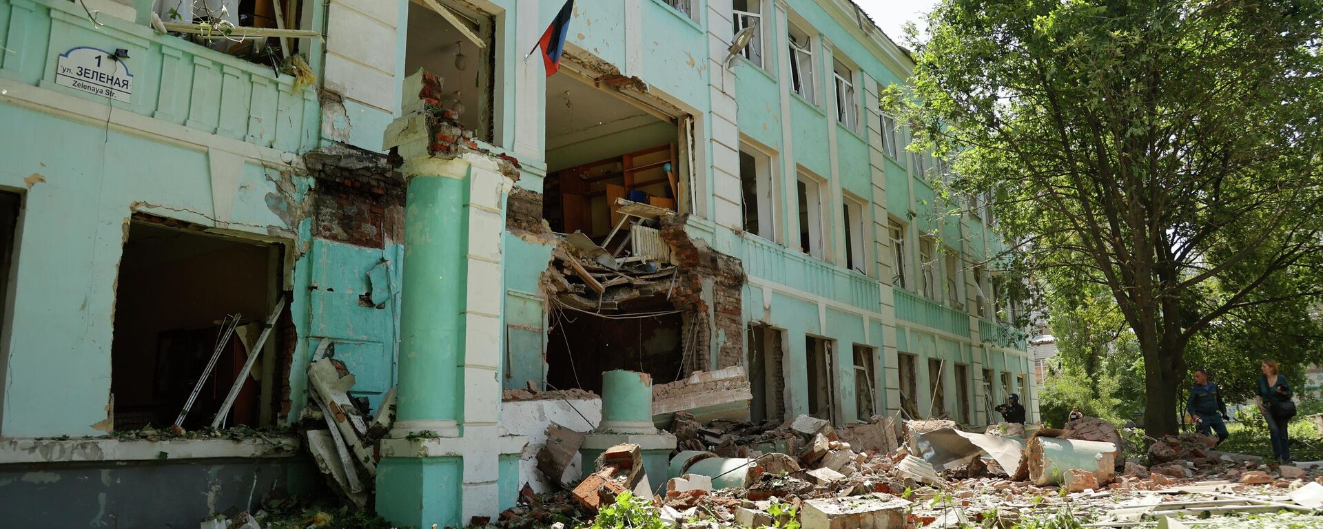 Škola porušena u granatiranju Donjecka od strane ukrajinskih snaga - Sputnik Srbija, 1920, 15.06.2022