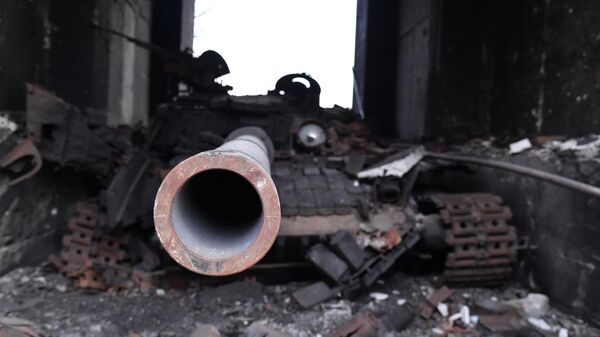 Уништени тенк украјинских снага у Северодоњецку - Sputnik Србија