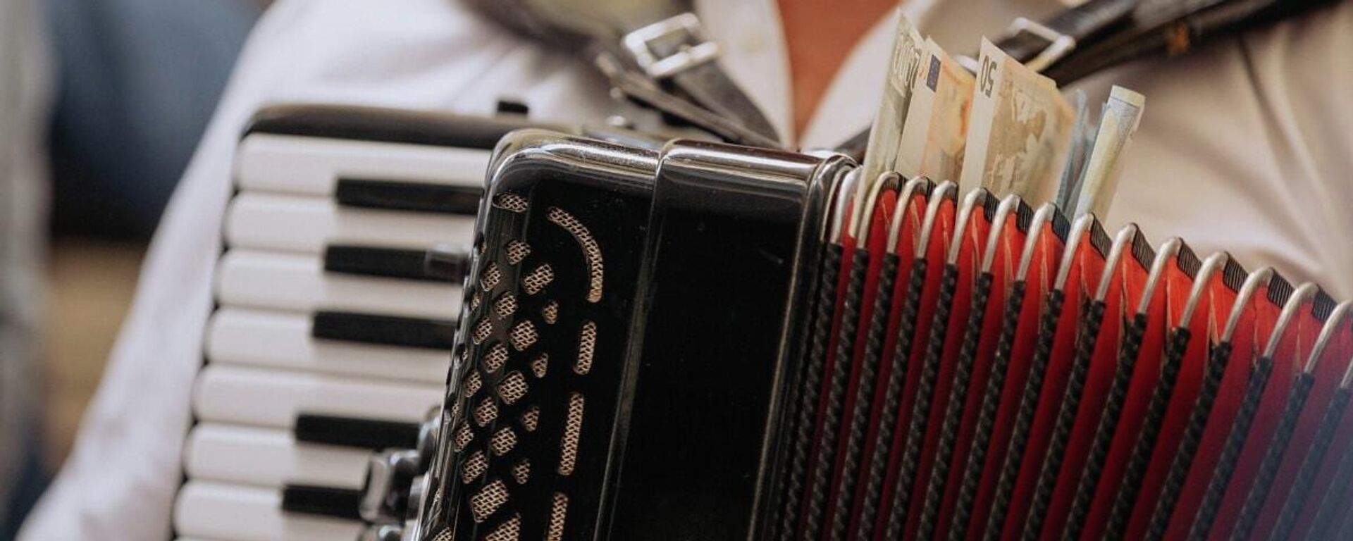 Хармоникаш - Sputnik Србија, 1920, 21.06.2022