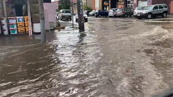 Ulice u Nišu pod vodom posle nevremena - Sputnik Srbija