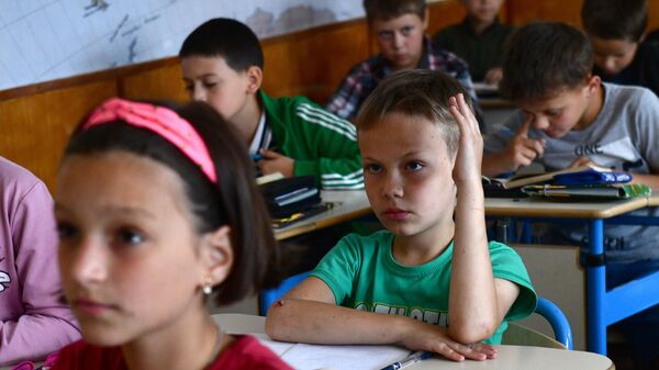 Деца у школи - Sputnik Србија