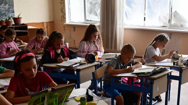 Ученики на занятиях в школе № 65 Мариуполя - Sputnik Србија