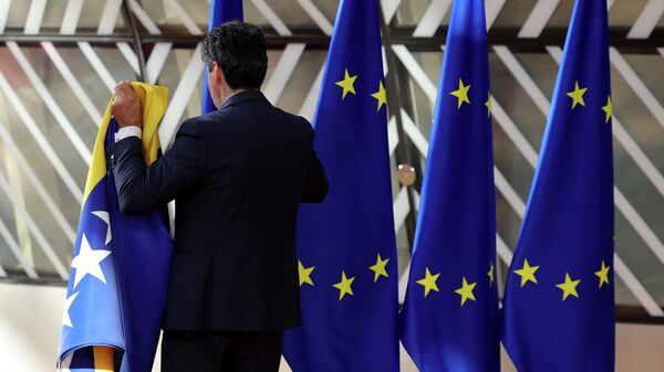 Заставе Европске уније у седишту ЕУ у Бриселу - Sputnik Србија