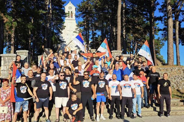 Građani sa trobojkama u Nikšiću proslavljaju Dan državnosti Crne Gore - Sputnik Srbija