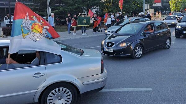 Građani sa trobojkama u Nikšiću proslavljaju Dan državnosti Crne Gore - Sputnik Srbija