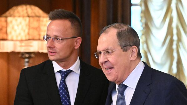 Ministri inostranih poslova Rusije i Mađarske, Sergej Lavrov i Peter Sijarto - Sputnik Srbija