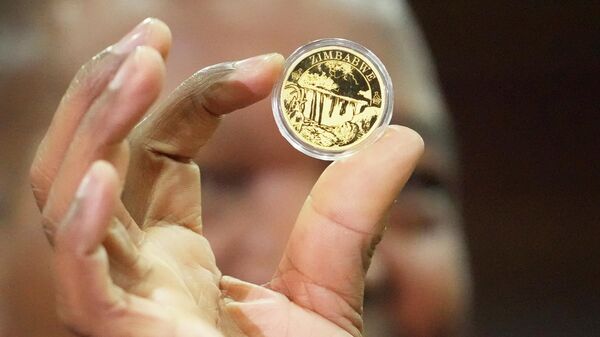 Zlatni novčić u Zimbabveu kao sredstvo plaćanja - Sputnik Srbija