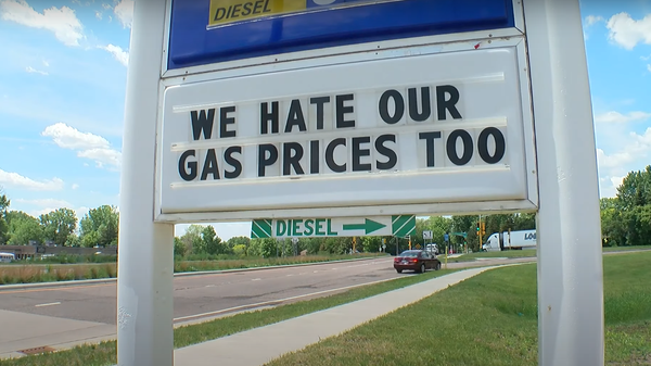 Natpis na benzinskoj pumpi u Minesoti - Sputnik Srbija