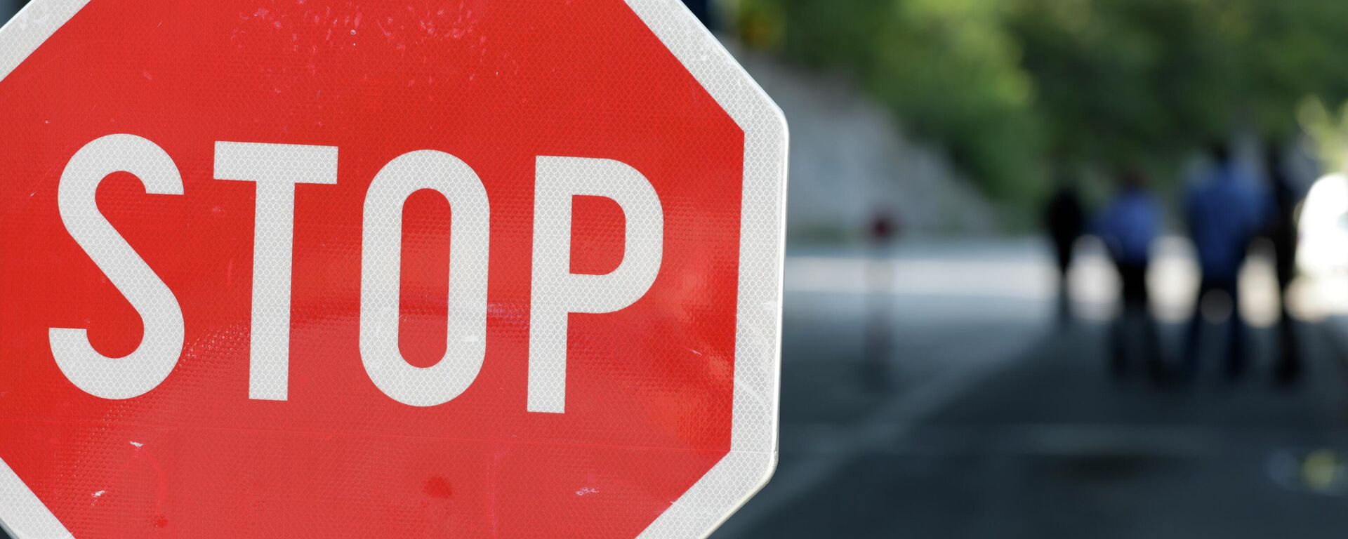 Знак „стоп“ на административном прелазу Јариње - Sputnik Србија, 1920, 18.09.2025