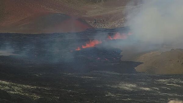 Ерупција вулкана Гелдингадалир на планини Фаградалсфјал на Исланду у близини Рејкјавика - Sputnik Србија